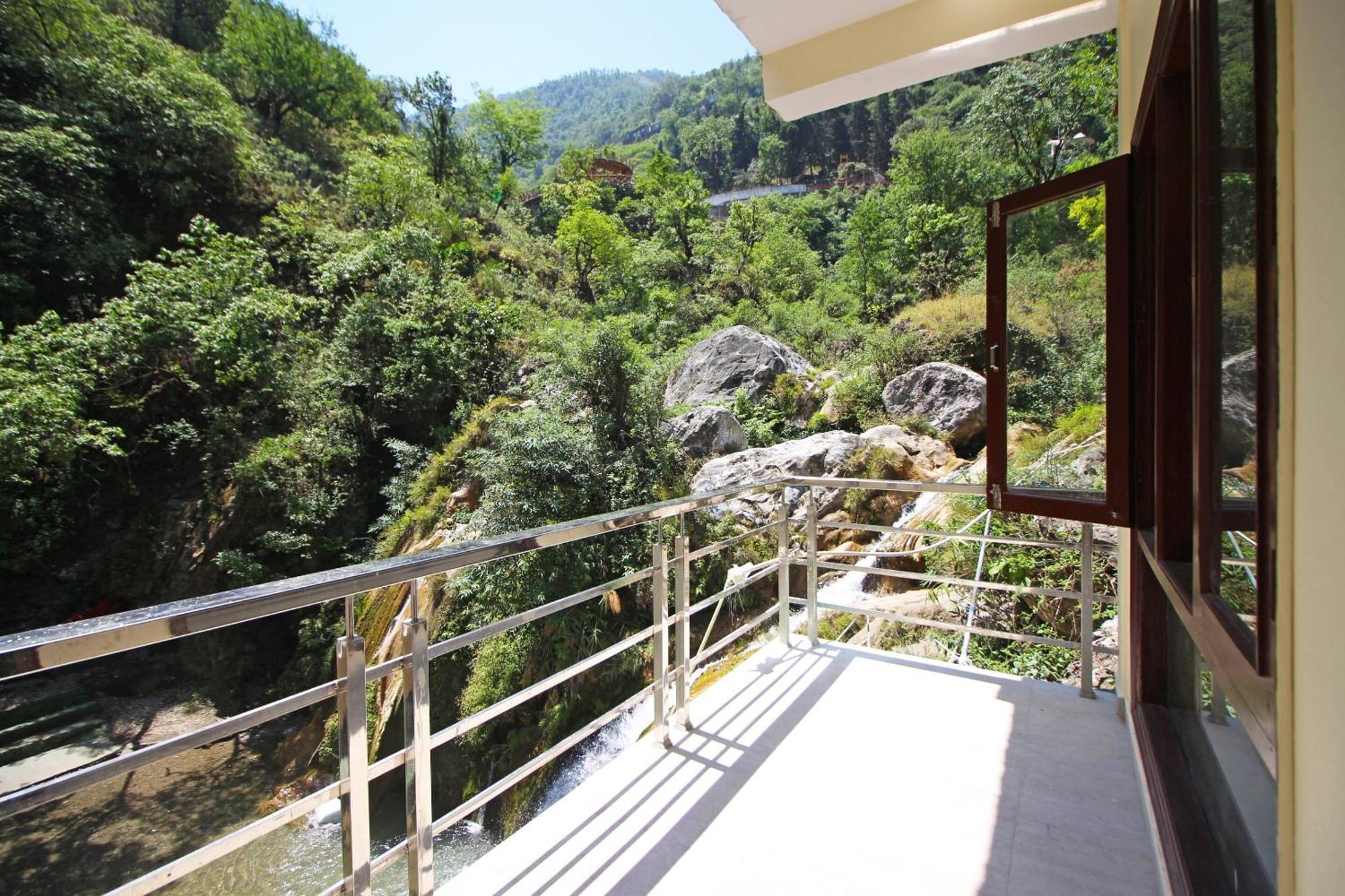 Hotel O Kempty Lake Adventure Resort Mussoorie Exteriör bild